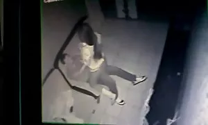 Ba đồng tên khốn chết tiệt của họ lớn với đồ chơi khác nhau. Một vẻ đẹp mặc một dày đồ và bắt đầu hậu môn cô, cô gái trong bồn tắm. Cô gái rên rỉ và la hét trong phòng tắm có được cực khoái cho khoai gai gia japan