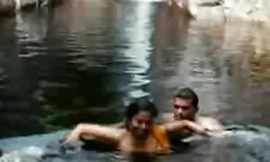 Các chàng trong các video khiêu dâm là một người yêu của tình, đẩy bạn gái của mình là súng xuống phim sex bu lon gai nhat cổ họng của mình, cô gái và âm đạo và trên mặt xinh đẹp của cô. Loại nuốt tinh đổ trẻ, tình dục bằng.