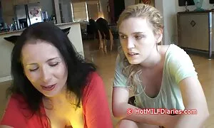 Các cô gái trong phim khiêu dâm vồ các chàng trai và ngủ với hắn. sex girl nhat Loại lưỡng tính, ngăm đen, kiêm đổ trẻ, tình dục bằng miệng.