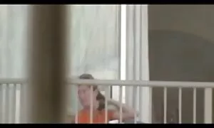 Sexy đẹp quyết định để chơi trò chơi trong một quán bar. Tuổi trẻ con gái đã lấy kem và bắt đầu phục sex lon to nhat vụ bản thân lớn trong hồi popochki để chà kem và liếm họ với lưỡi với âm đạo