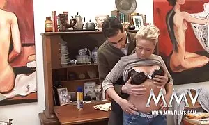 Một phụ nữ da đen với một con lớn của một người da trắng và với đẹp trai. Các chàng phim sex nhat bu lon thích cô ấy đen và liếm mật ngọt. Các cô gái lớn tiếng rên rỉ và nuốt đẹp trắng