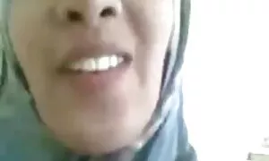 Cô gái tóc vàng nhận được một tin nhắn từ một chàng trai, và chạy đến cho anh gái nhật lồn to ta một cực dương vật. Người bạn đầu tiên nụ hôn cô ấy nhẹ nhàng và sau đó bắt đầu có thể. Cô xé quần cô và bắt đầu chết tiệt của mình với ngón tay của cô. Anh nghỉ của mình, và các chàng trai mình họng mạnh làm cho một đứa bé khóc.