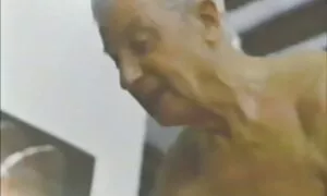 Kẻ khiêu dâm video đổ trung vào hậu môn của con. Loại hậu môn, sex nhat bu lon ba.