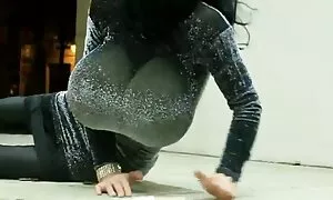 Một cô sinh viên của các video khiêu dâm tiếp cận giáo viên, và ném đi sách giáo khoa, nói rằng ông sẽ vượt qua các kỳ sex da den voi gai nhat thi mà không có sự giúp đỡ của ông. Cô ấy nâng lên váy của cô và cho phép ông làm bất cứ điều gì với nó. Loại cạo ngăm đen, thẳng đồ lót đổ, tuổi Teen làm Tình bằng Miệng, học viên.